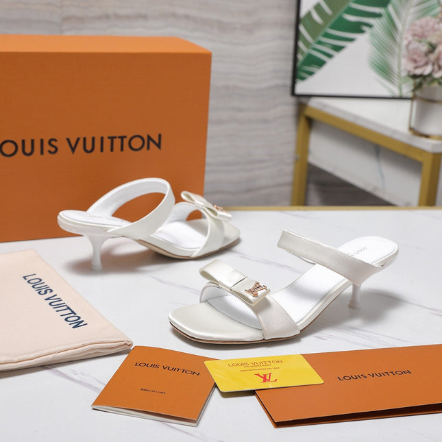 LV 26S SLIDE HEELS 40MM IN WHITE SATIN WITH BOW