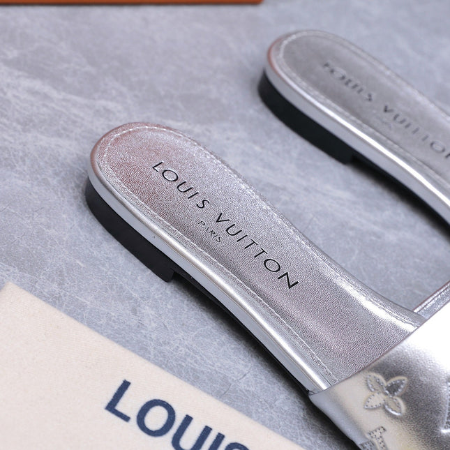 LV 26S FLAT SLIDE SANDALS IN SILVER CALFSKIN EMBOSSED MONOGRAM LOGO