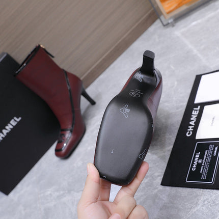 CHANEL 26S ANKLE BOOTS 80 MM IN BURGUNDY CALFSKIN WITH BLACK PATENT LEATHER TRIM AND CC LOGO ON TOE CAP