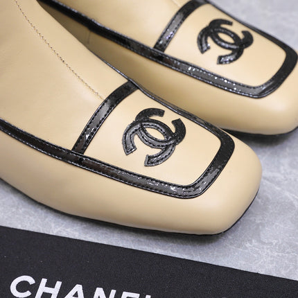 CHANEL 26S KNEE HIGH BOOTS IN BEIGE CALFSKIN WITH BLACK PATENT LEATHER TRIM AND CC LOGO ON TOE CAP