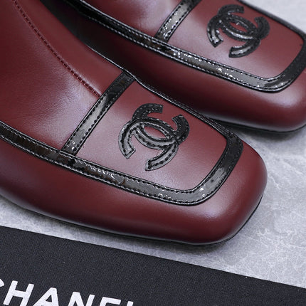 CHANEL 26S KNEE HIGH BOOTS IN BURGUNDY CALFSKIN WITH BLACK PATENT LEATHER TRIM AND CC LOGO ON TOE CAP