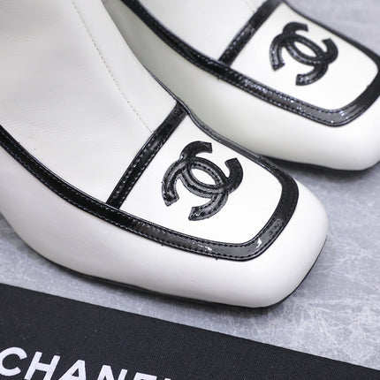 CHANEL 26S KNEE HIGH BOOTS 80 MM  IN WHITE CALFSKIN WITH BLACK PATENT LEATHER TRIM AND CC LOGO ON TOE CAP