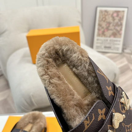 LV MULES IN BROWN MIN BLACK SHEARLING GOLD HARDWARE