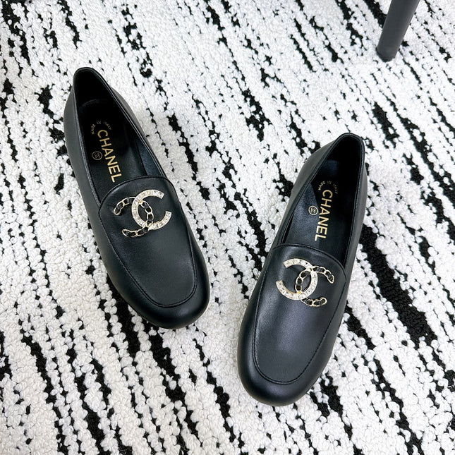 LOAFERS IN BLACK CALFSKIN HARDWARE WITH ROCK MIX CHAIN