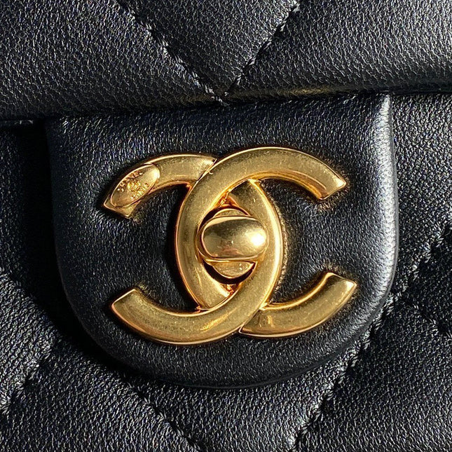 MEDIUM FLAP BAG 26 IN BLACK CALFSKIN GOLD DOUBLE C THICK CHAIN