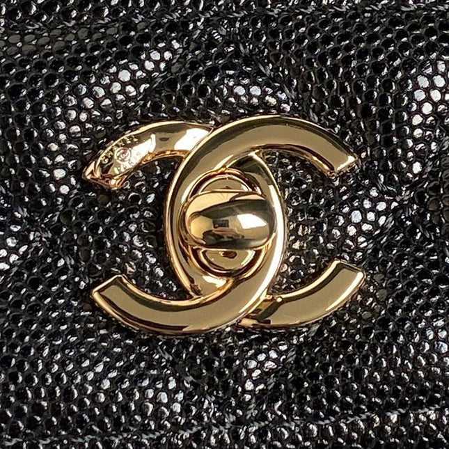 25C FLAP BAG 18 IN BLACK SHINY GRAINED CALFSKIN GOLD HARDWARE