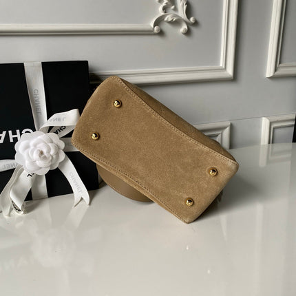 CHANEL 26S BUCKET SHOULDER BAG 27 IN CAMEL BROWN SUEDE AND CALFSKIN GOLD HARDWARE
