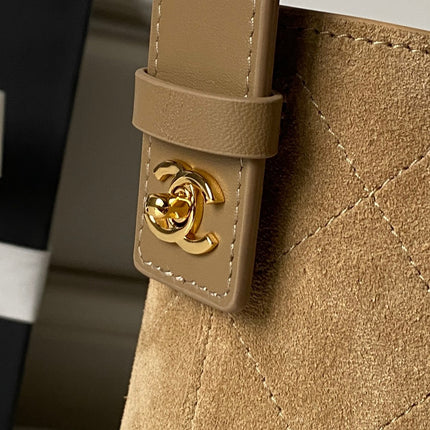 CHANEL 26S BUCKET SHOULDER BAG 27 IN CAMEL BROWN SUEDE AND CALFSKIN GOLD HARDWARE