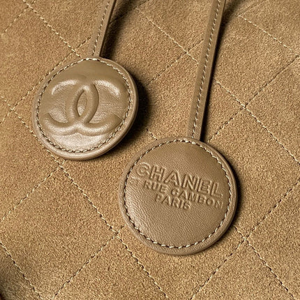 CHANEL 26S BUCKET SHOULDER BAG 27 IN CAMEL BROWN SUEDE AND CALFSKIN GOLD HARDWARE