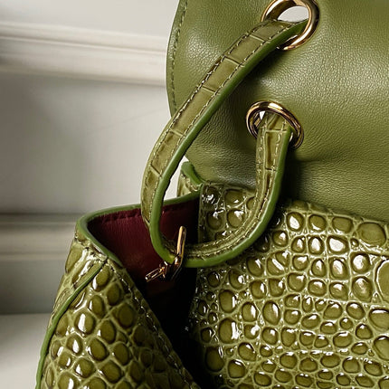 CHANEL 26S CC LOGO SHOULDER BAG 32 IN OLIVE GREEN CROCODILE-EMBOSSED CALFSKIN GOLD HARDWARE