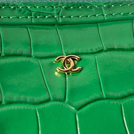 CHANEL 26S MINI TIMELESS CLASSIC BARREL BAG 19 IN GREEN CROCODILE-EMBOSSED PATENT CALFSKIN GOLD HARDWARE