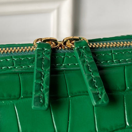 CHANEL 26S MINI TIMELESS CLASSIC BARREL BAG 19 IN GREEN CROCODILE-EMBOSSED PATENT CALFSKIN GOLD HARDWARE