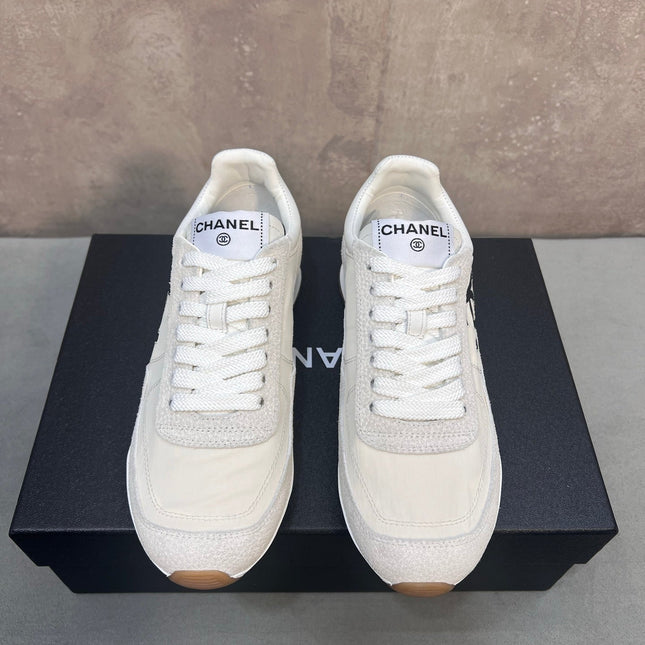 CHANEL 26S RUNNING SNEAKERS IN WHITE AND LIGHT GREY MATERIAL CC LOGO