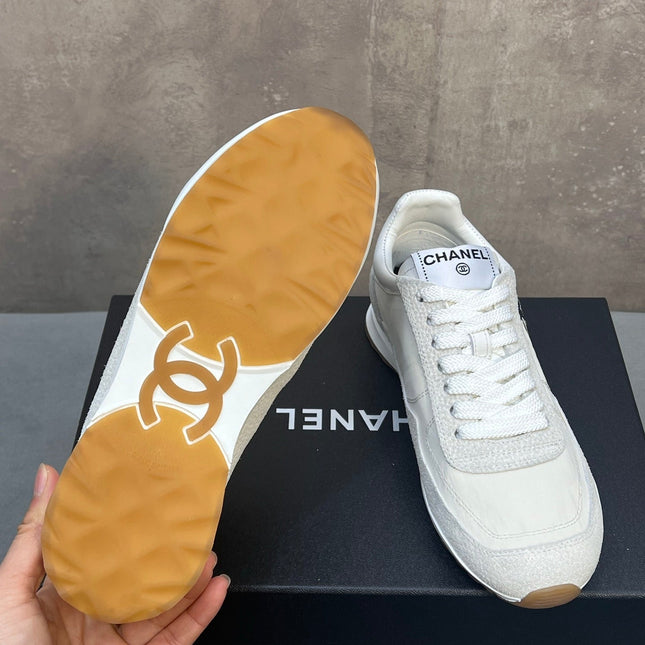 CHANEL 26S RUNNING SNEAKERS IN WHITE AND LIGHT GREY MATERIAL CC LOGO