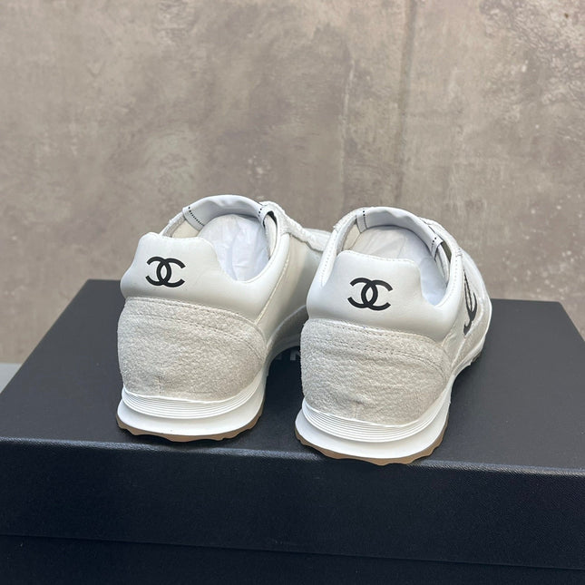 CHANEL 26S RUNNING SNEAKERS IN WHITE AND LIGHT GREY MATERIAL CC LOGO