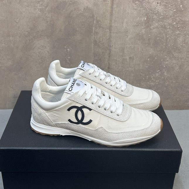 CHANEL 26S RUNNING SNEAKERS IN WHITE AND LIGHT GREY MATERIAL CC LOGO
