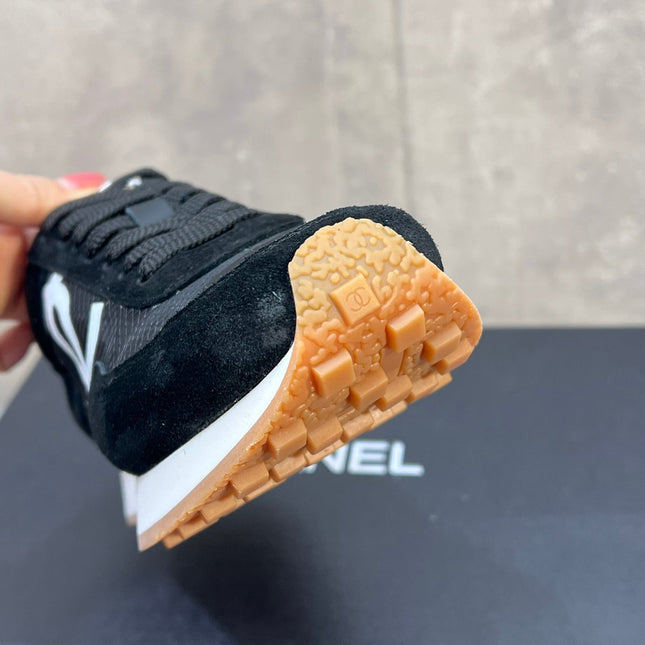 CHANEL 26S RUNNING SNEAKERS IN BLACK SUEDE AND MESH CC LOGO