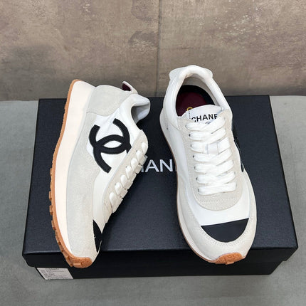 CHANEL 26S RUNNING SNEAKERS IN WHITE AND LIGHT GREY SUEDE AND NYLON CC LOGO