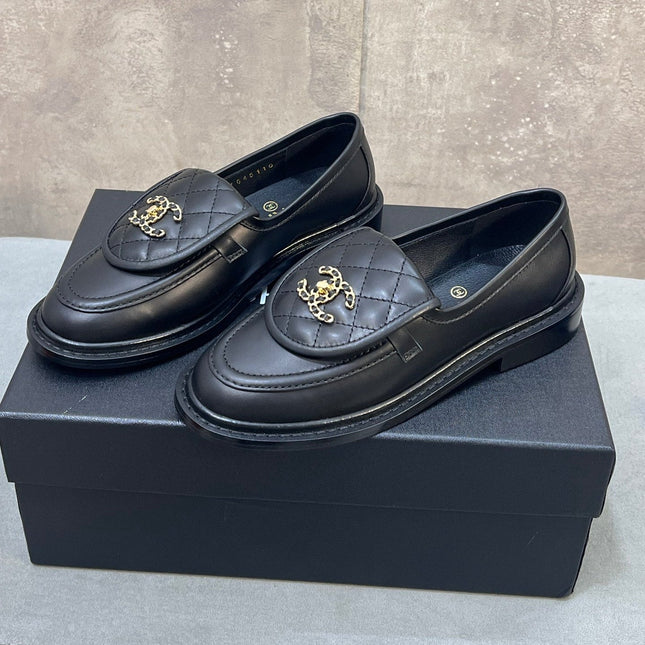CHANEL 26S LOAFERS IN BLACK QUILTED CALFSKIN WITH CHAIN CC LOGO