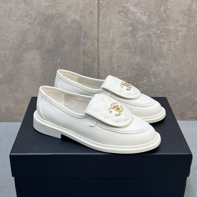 CHANEL 26S LOAFERS IN WHITE CANVAS WITH QUILTED FLAP & CHAIN CC LOGO