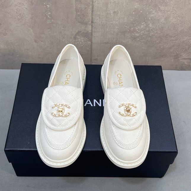 CHANEL 26S LOAFERS IN WHITE CANVAS WITH QUILTED FLAP & CHAIN CC LOGO