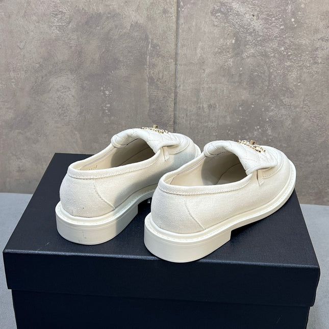 CHANEL 26S LOAFERS IN WHITE CANVAS WITH QUILTED FLAP & CHAIN CC LOGO