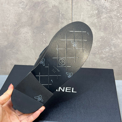 CHANEL 26S MULE LOAFERS IN BLACK QUILTED CALFSKIN WITH CC LOGO