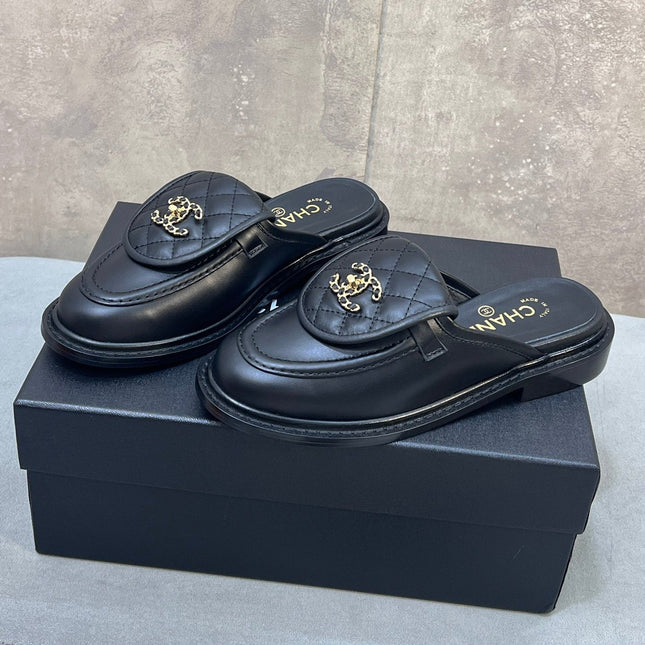 CHANEL 26S MULE LOAFERS IN BLACK QUILTED CALFSKIN WITH CC LOGO