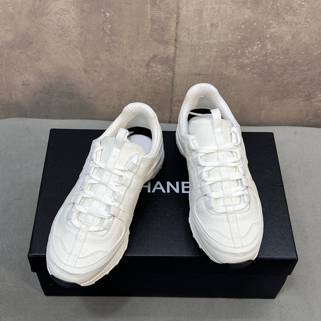 CHANEL 26S RUNNER CC LOGO SNEAKERS IN WHITE CALFSKIN