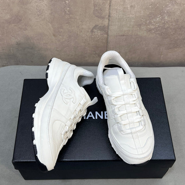 CHANEL 26S RUNNER CC LOGO SNEAKERS IN WHITE CALFSKIN