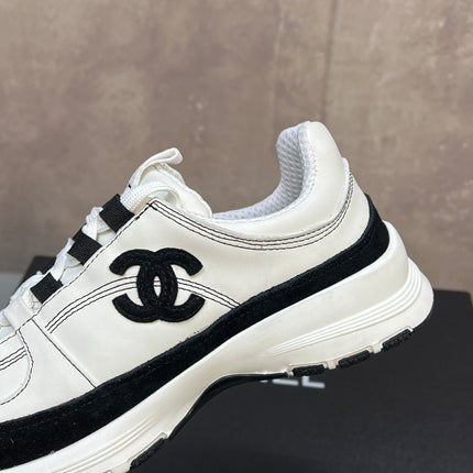 CHANEL 26S RUNNER CC LOGO SNEAKERS IN WHITE AND BLACK CALFSKIN