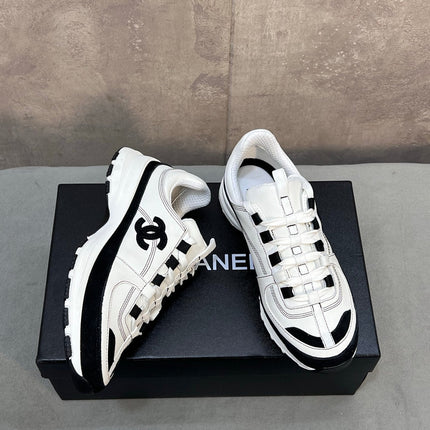 CHANEL 26S RUNNER CC LOGO SNEAKERS IN WHITE AND BLACK CALFSKIN