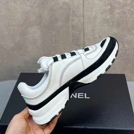 CHANEL 26S RUNNER CC LOGO SNEAKERS IN WHITE AND BLACK CALFSKIN