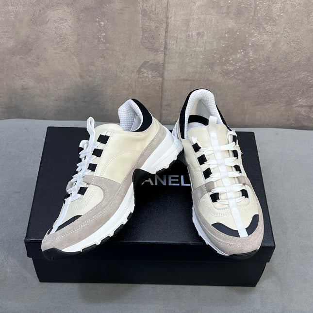 CHANEL 26S RUNNER CC LOGO SNEAKERS IN BEIGE AND GREY CALFSKIN