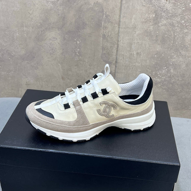 CHANEL 26S RUNNER CC LOGO SNEAKERS IN BEIGE AND GREY CALFSKIN