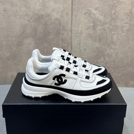 CHANEL 26S RUNNER CC LOGO SNEAKERS IN WHITE AND BLACK CALFSKIN