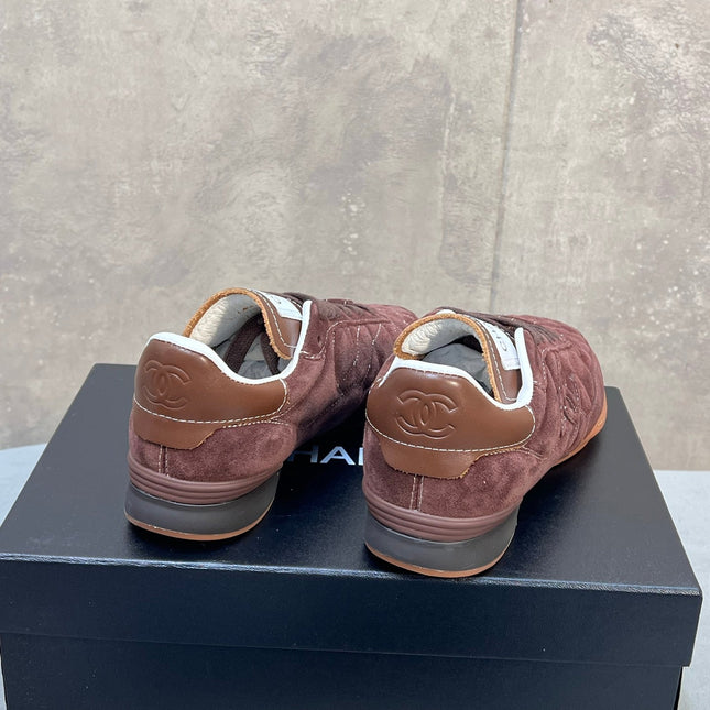 CHANEL 26S SNEAKERS IN DARK BROWN SUEDE QUILTED CC LOGO