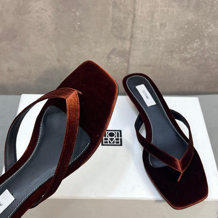 THE ROW 26S SQUARE TOE THONG KITTEN HEEL SANDALS 45MM IN RUST BROWN VELVET