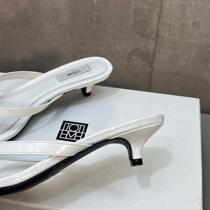 THE ROW 26S SQUARE TOE THONG KITTEN HEEL SANDALS 45MM IN WHITE CROCODILE EMBOSSED CALFSKIN