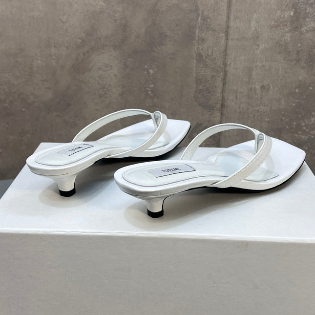 THE ROW 26S SQUARE TOE THONG KITTEN HEEL SANDALS 45MM IN WHITE CROCODILE EMBOSSED CALFSKIN