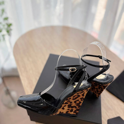 LA SCANDALE HIGH 10 CM WEDGE SANDALS IN BLACK PATENT LEATHER