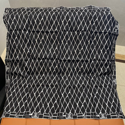 CHANEL 25S SCARF 90 IN SILK 703695