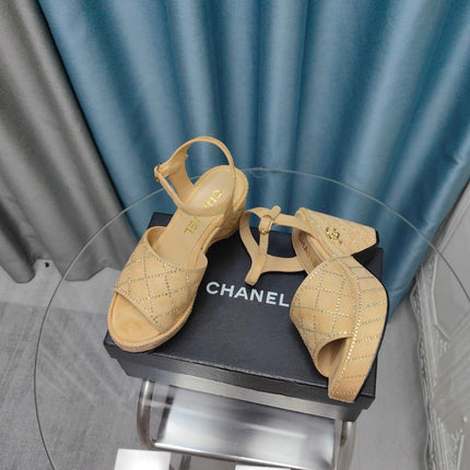 THICK-SOLED WEDGE SANDALS IN BEIGE CREAM SUEDE