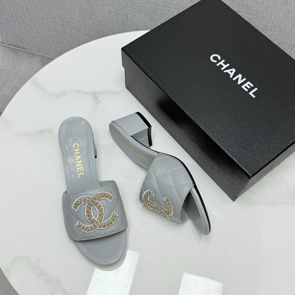 CC HIGH HEEL 25S IN DUSTY BLUE GREY CALFSKIN WITH LOGO