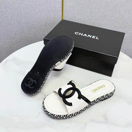 CHANEL 26S PLATFORM SLIDES IN WHITE LAMBSKIN WITH CC LOGO