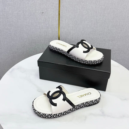 CHANEL 26S PLATFORM SLIDES IN WHITE LAMBSKIN WITH CC LOGO