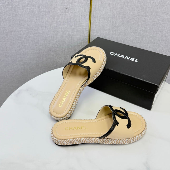 CHANEL 26S PLATFORM SLIDES IN BEIGE LAMBSKIN WITH CC LOGO