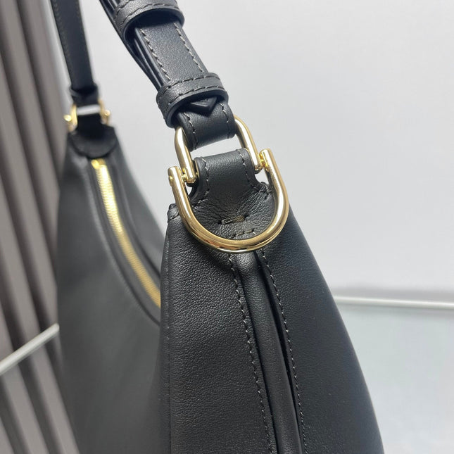 FENDIGRAPHY MEDIUM 29 IN BLACK SMOOTH LAMBSKIN GOLD HARDWARE