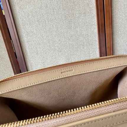 CELINE 26S DOCTOR'S POUCH HANDBAG 35 IN BEIGE CALFSKIN