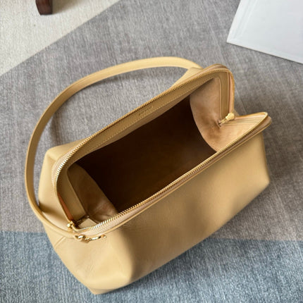CELINE 26S DOCTOR'S POUCH HANDBAG 35 IN BEIGE CALFSKIN
